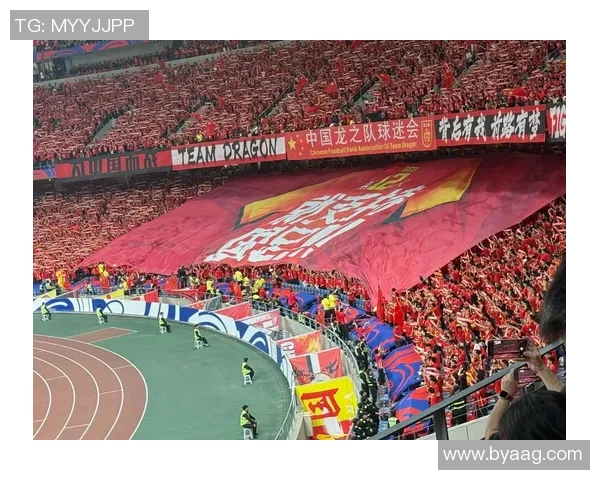 中国足球明星亲临访问探索足球文化与球迷互动新篇章